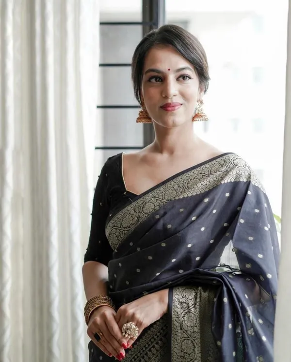 Black_Woven_Kanjivaram_Silk_Saree_with_Saree_Cover