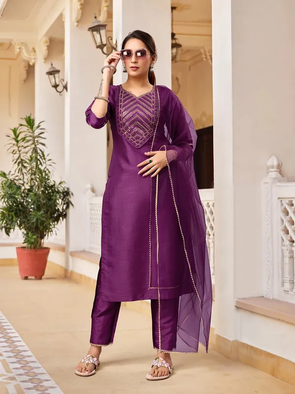 https://d1311wbk6unapo.cloudfront.net/NushopCatalogue/tr:f-webp,w-600,fo-auto/SIMONS_Women_Embroidered_Straight_Kurta_Set_with_Dupatta_8F6GV0UQHY_2024-08-08_1.jpeg__Flora Art