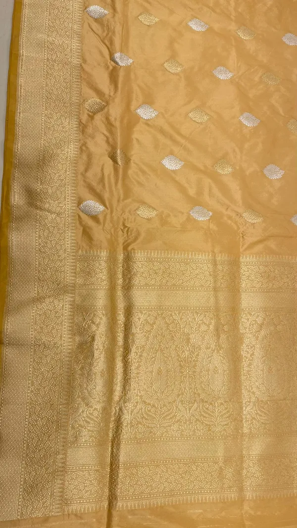 Humairah_Pure_Handwoven_Tussar_Katan_Silk_Kadhwa_Sona_Rupa_Zari_Booti_with_Kadhwa_Gold_Banarasi_Boota_Anchal_and_Tussar_Stripe_Blouse_Banarasi_Saree