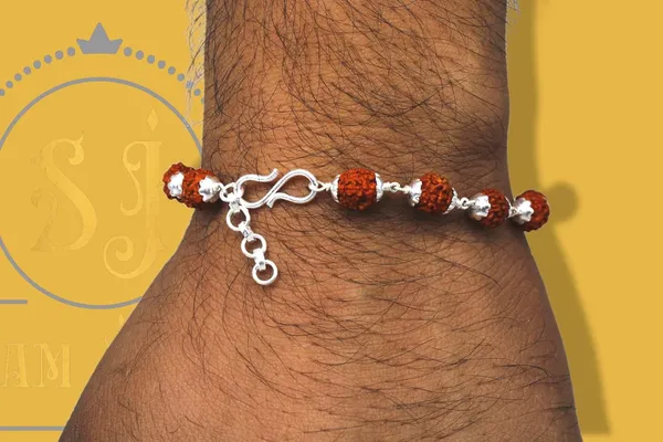 Silver_925_Sterling_Handmade_Dual_Wire_Stylish_Rudraksha_Rakhi_For_Men_(_6_Mm_Natural_Beads_Om_Para)_(Plain_Rudrakasha)