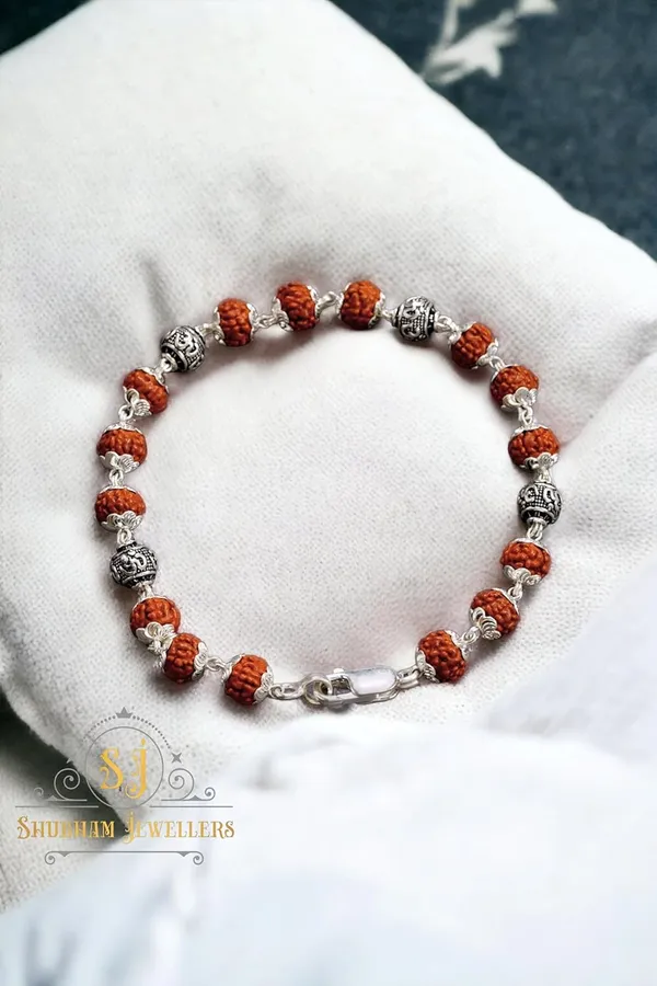 Silver_925_Sterling_Handmade_Dual_Wire_Stylish_Rudraksha_Rakhi_For_Men_(_6_Mm_Natural_Beads_Om_Para)_(4Om)