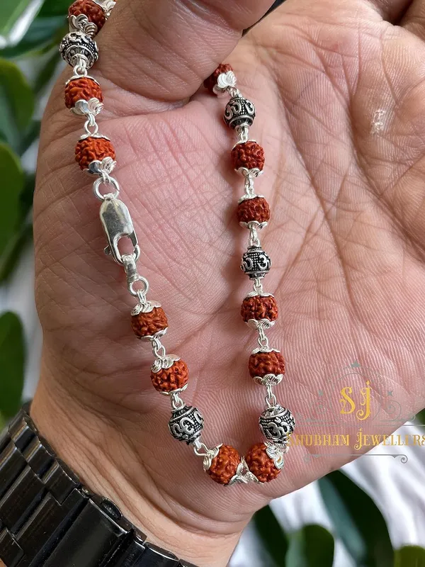 Silver_925_Sterling_Handmade_Dual_Wire_Stylish_Rudraksha_Rakhi_For_Men_(6_Mm_Natural_Beads_Om_Para)_(6Om)