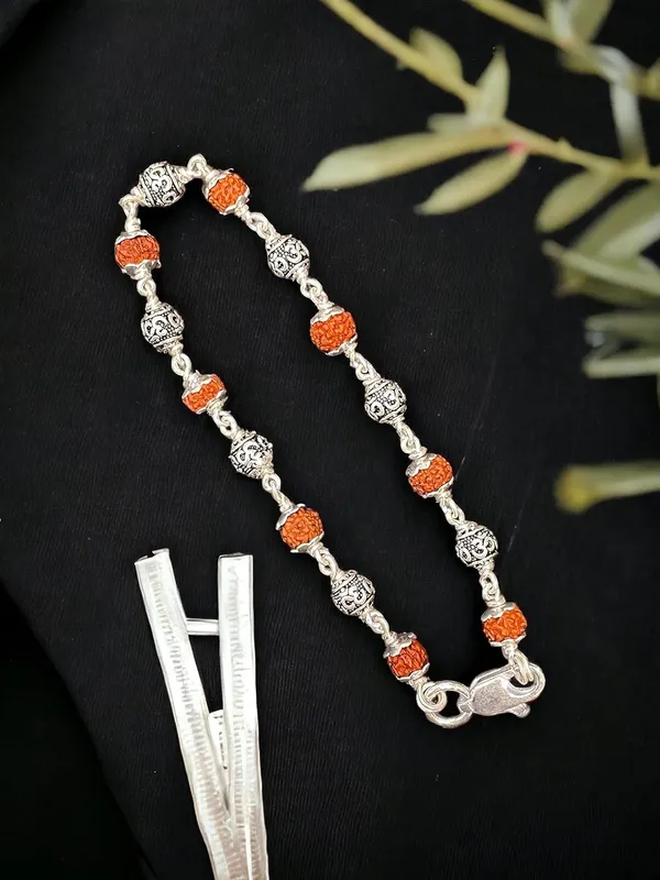 Silver_925_Sterling_Handmade_Dual_Wire_Stylish_Rudraksha_Rakhi_For_Men_6_Mm_Natural_Beads_Om_Para_(6Mm_-9Om)