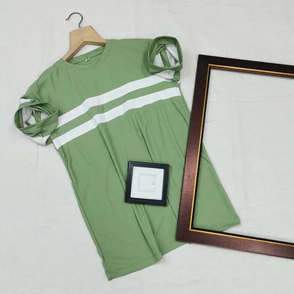 Polo_type_round_nack_T-shirt