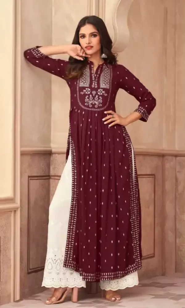 Maroon_&_White_Floral_Print_Trail_Cut_Kurta_For_Women