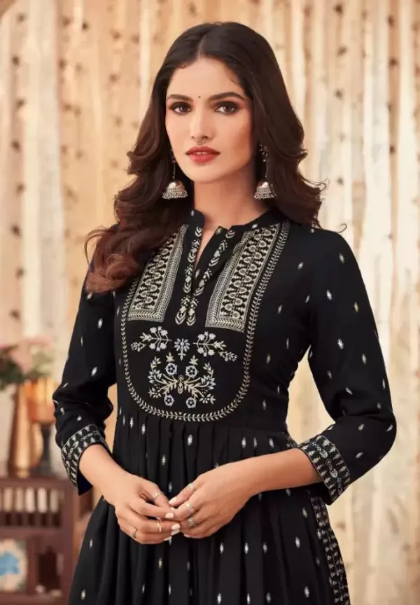 Black_&_White_&_Yellow_Floral_Print_Trail_Cut_Kurta_For_Women