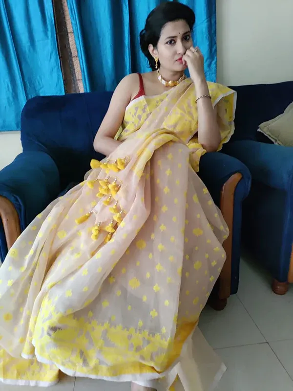 Golden_beige_&_Yellow_Resham_Cotton_Jamdani_Saree-Valley_of_Craspedia