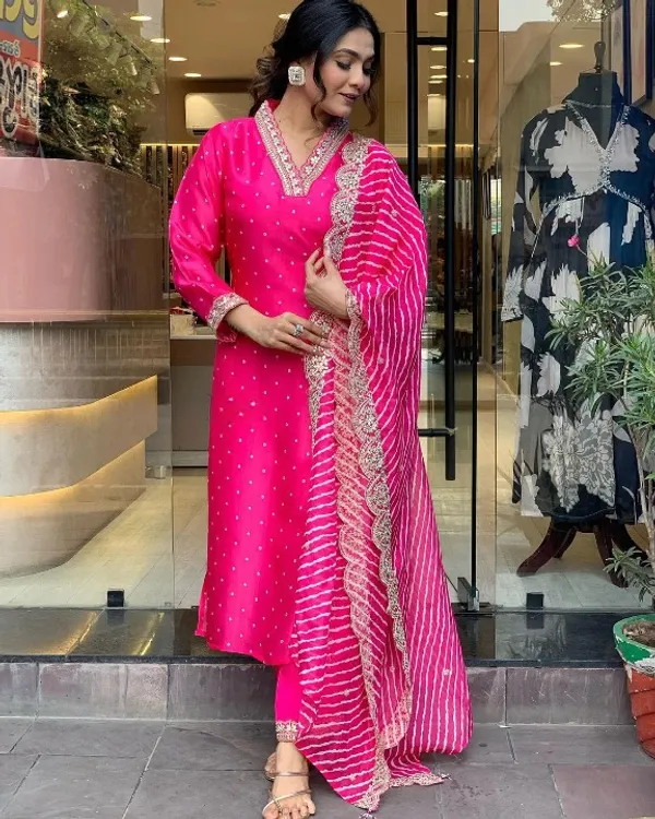 Pink_Muslin_Kurti_With_Pant_And_Dupatta_For_Women