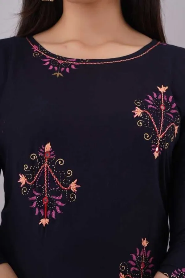Stylish_&_Elegant___Women_Kurti_Pant_Set