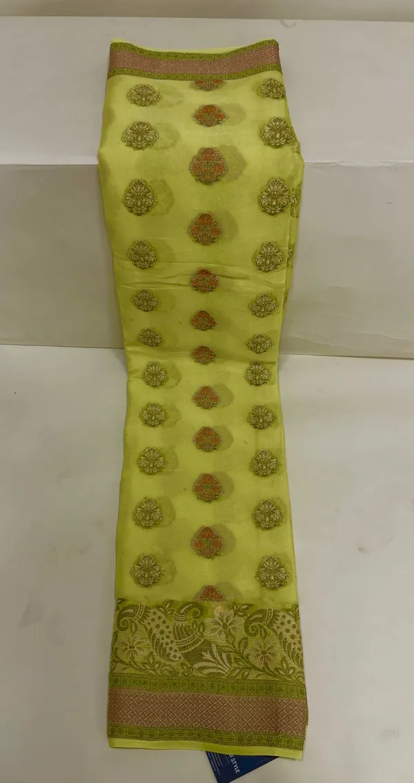 Humairah_Presents_Yellow_Chiffon_Floral_Zari_Mina_Booti_Skirt_Floral_Mina_Zari_Border_and_Big_Boota_Pallu_with_Yellow_Blouse