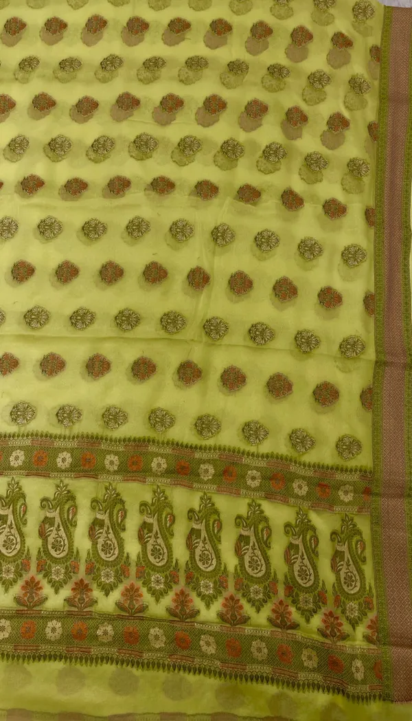 Humairah_Presents_Yellow_Chiffon_Floral_Zari_Mina_Booti_Skirt_Floral_Mina_Zari_Border_and_Big_Boota_Pallu_with_Yellow_Blouse