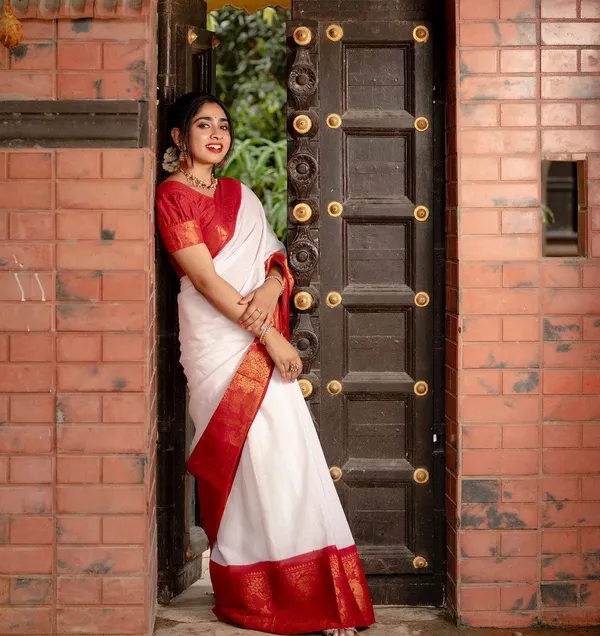 Off white saree with red border clearance