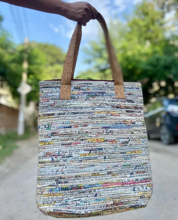 Handcrafted_Weaved_Newspaper_Cork_Handle_Tote_Bag