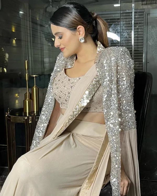 Sequin_Pre_Draped_Saree_With_Jacket_And_Long_Shrug_Georgette_Saree
