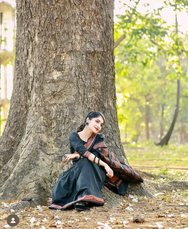 Skinny_Black_Soft_Banarasi_Silk_Saree_With_Beauteous_Blouse_Piece