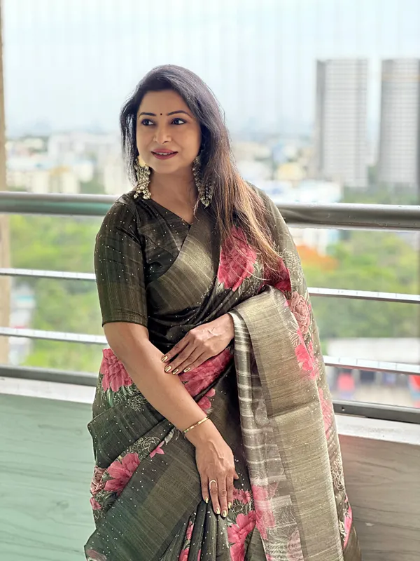 Tanisha_Mehendi_Green_–_Navratri_Special_|_Soft_Tussar_Silk_Saree_with_Print,_Pallu_&_Zari_Border_&_Contrast_Print_Blouse_with_Tassels