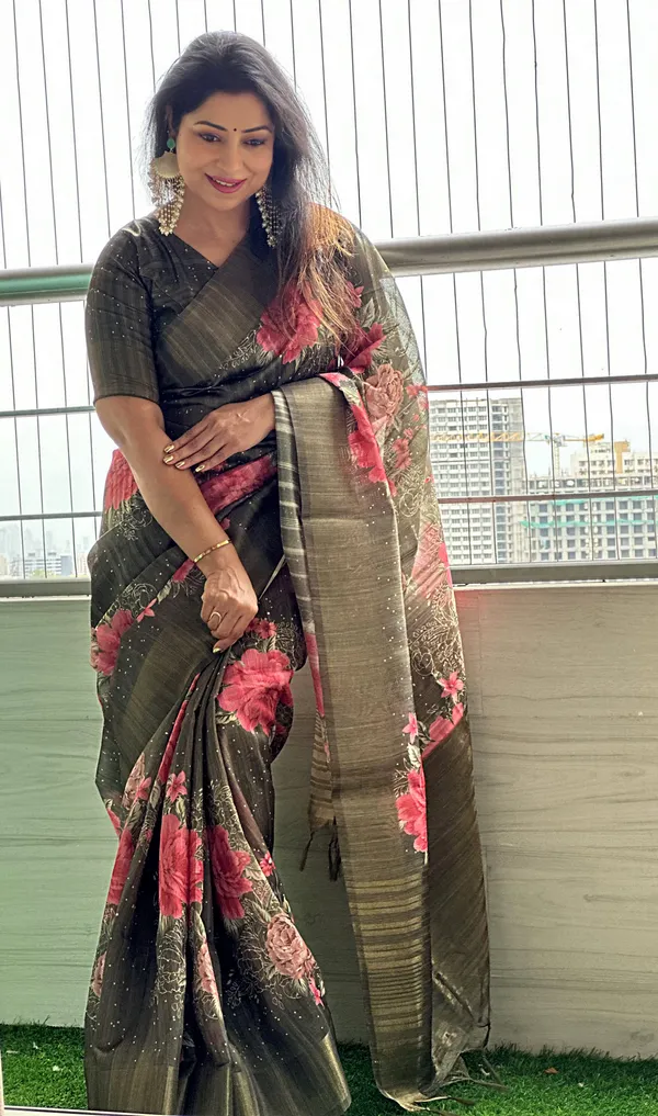 Tanisha_Mehendi_Green_–_Navratri_Special_|_Soft_Tussar_Silk_Saree_with_Print,_Pallu_&_Zari_Border_&_Contrast_Print_Blouse_with_Tassels