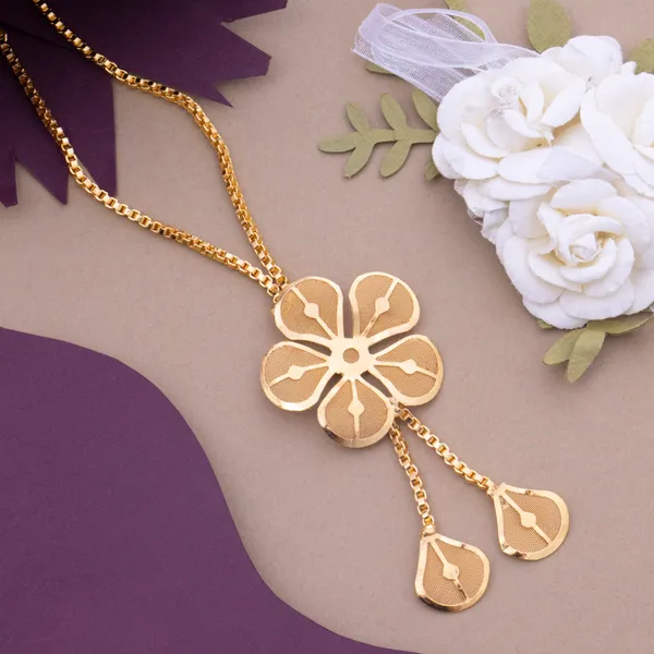 Stylish_Brass_Flower_Shap_Gold_Plated_Necklace_Chain_For_Women_and_Girls