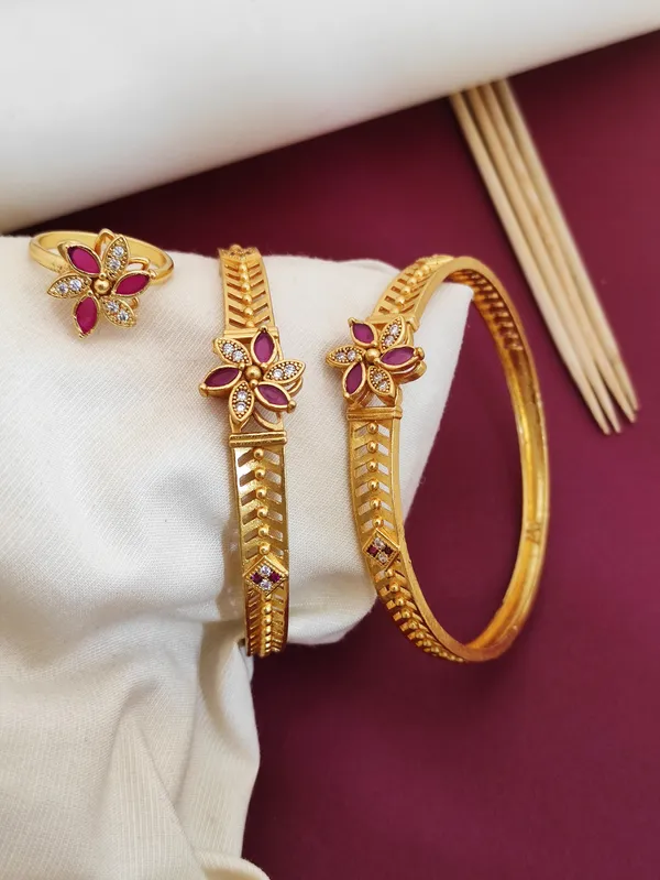 Trendz Jewellery Stylish Movable Flower Shape Bangles With Rings Pack Of 2 Pis 1 Pair 1 Ring Price in India Buy Trendz Jewellery Stylish