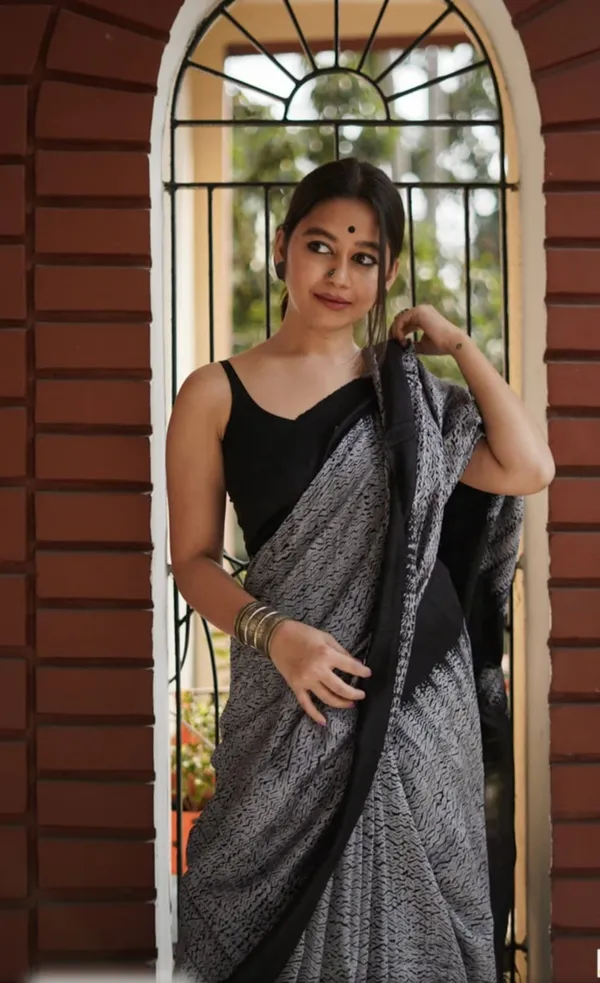 Women's_Kanjivaram_Banarasi_Soft_Cotton_Silk_Zari_Woven_Saree_With_Blouse_Piece_With_Blouse_Piece