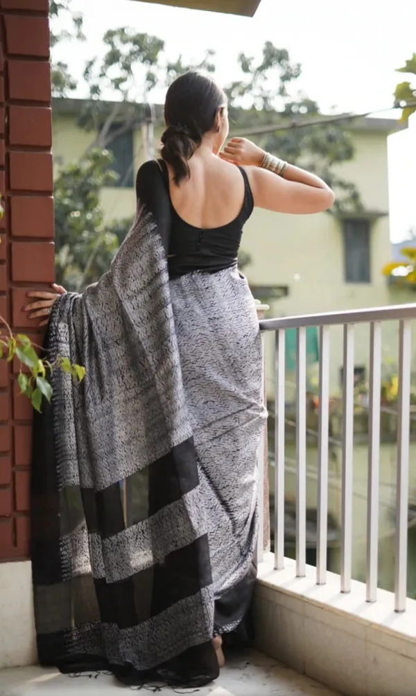 Women's_Kanjivaram_Banarasi_Soft_Cotton_Silk_Zari_Woven_Saree_With_Blouse_Piece_With_Blouse_Piece