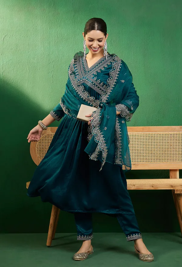 Teal_Fancy_Velvet_Thread_Zari_Sequence_Embroidery_Kurta_Pant_Set_With_Organza_Dupatta