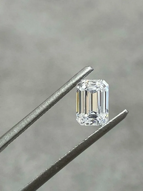 7.25_Ratti_White_Sapphire_Natural_Loose_Gemstone