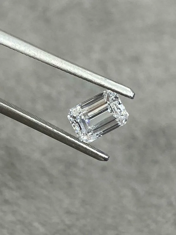 7.25_Ratti_White_Sapphire_Natural_Loose_Gemstone