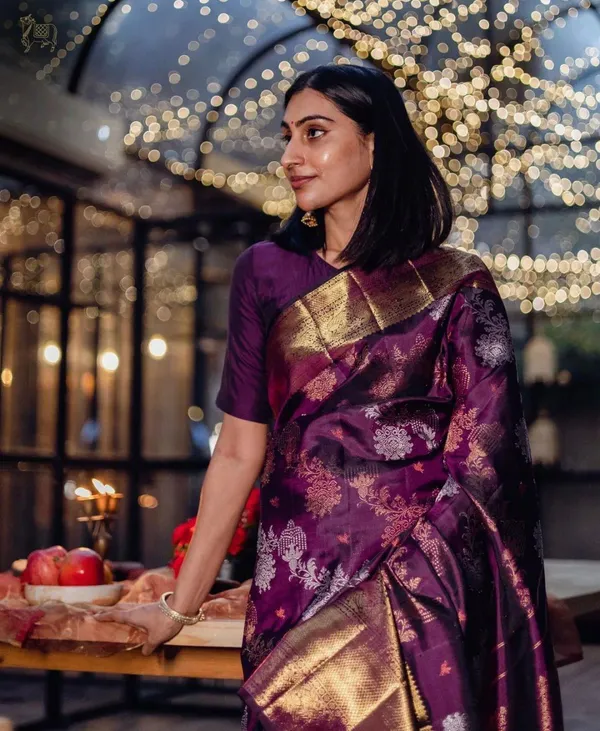 Banarasi_Semi-Silk_Saree_with_Unstiched_Blouse_Piece