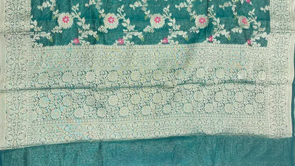 Humairah_Presents_Dark_Green_Semi_Georgette_Tilfi_Mina_Floral_Zari_Jaal_with_Banarasi_Floral_Pallu_and_Dark_Green_Blouse
