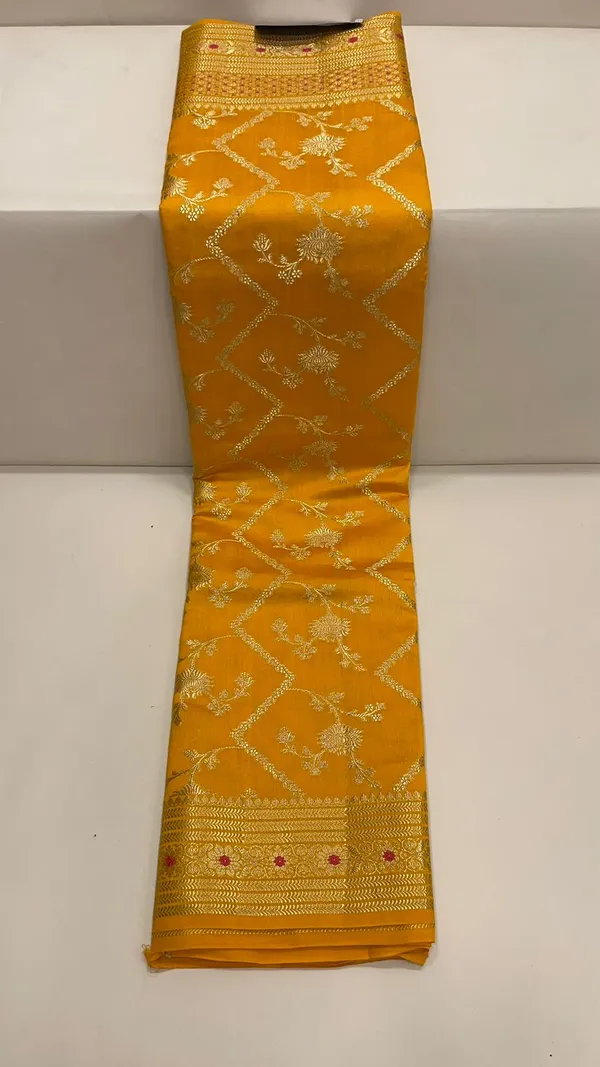 Humairah_Pure_Handwoven_Gold_Chiniya_Silk_Zari_Jaal_Zig-Zag_with_Minakari_Zari_Border_Banarasi_Saree_with_Gold_Blouse_piece
