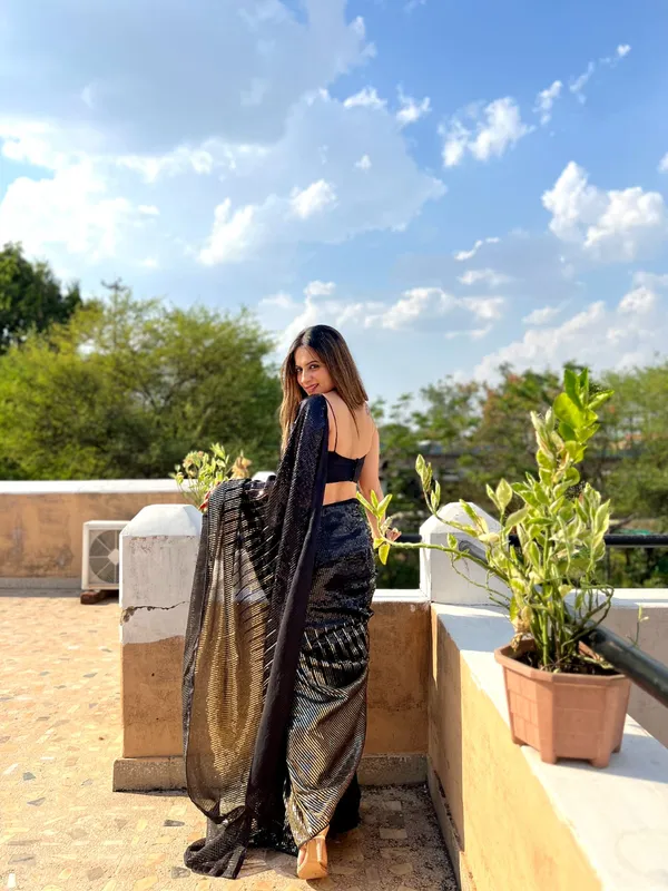 Tremendous_Designer_Black_Georgette_Saree