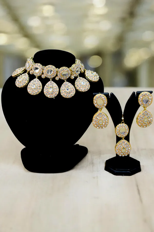 Trendy_AD_Stone_Peach_Necklace_Set_with_Maang_Tikka