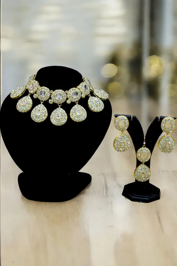 Trendy_AD_Stone_Mint_Necklace_Set_with_Maang_Tikka