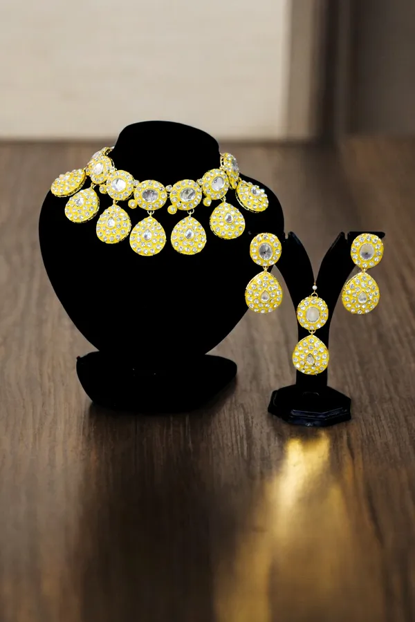 Trendy_AD_Stone_Yellow_Necklace_Set_with_Maang_Tikka