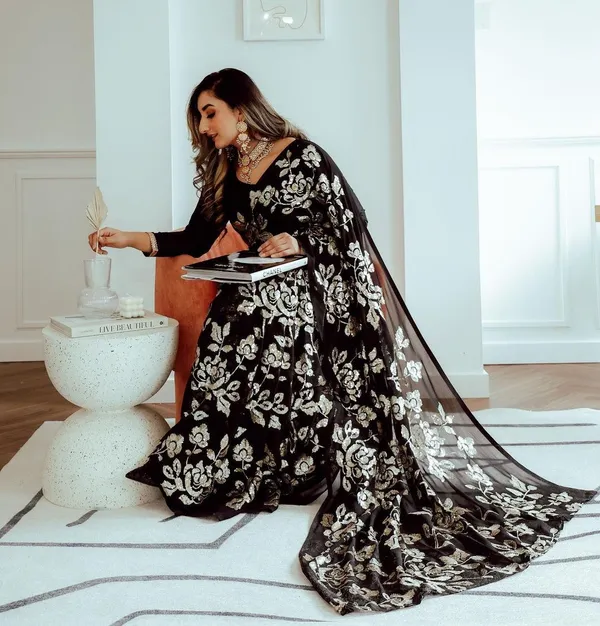 Trendy_Black_Heavy_Georgette_Saree