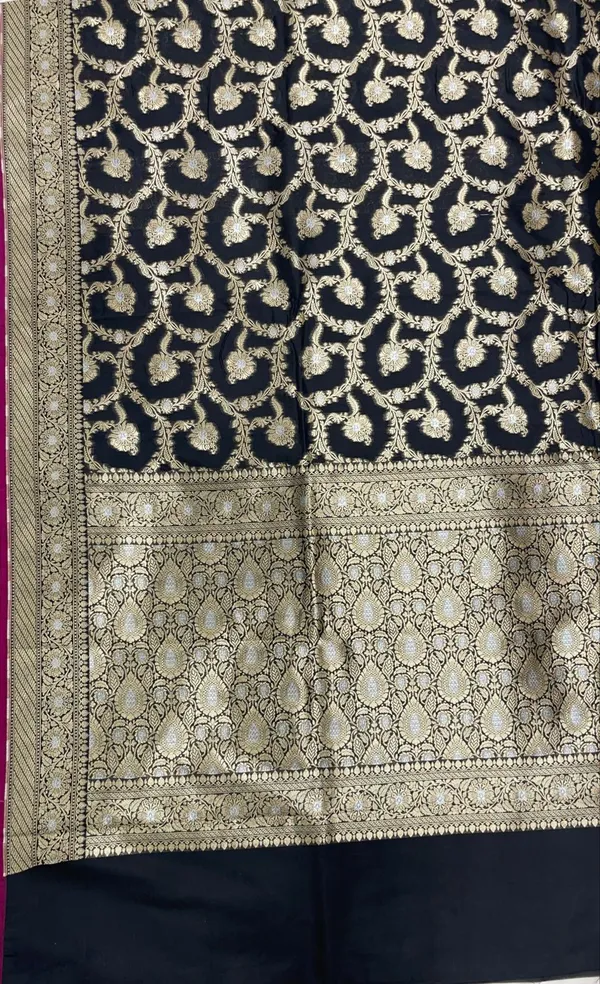 Humairah_Presents_Black_Katan_Silk_Floral_Tilfi_Zari_Mina_Jaal_with_Leaf_Pattern_Silver_Mina_Pallu_Zari_Border_and_Black_Blouse