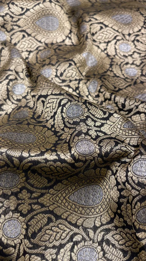 Humairah_Presents_Black_Katan_Silk_Floral_Tilfi_Zari_Mina_Jaal_with_Leaf_Pattern_Silver_Mina_Pallu_Zari_Border_and_Black_Blouse
