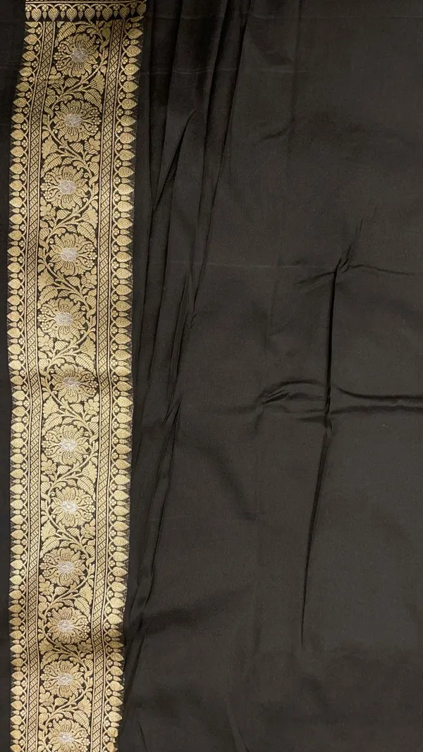 Humairah_Presents_Black_Katan_Silk_Floral_Tilfi_Zari_Mina_Jaal_with_Leaf_Pattern_Silver_Mina_Pallu_Zari_Border_and_Black_Blouse