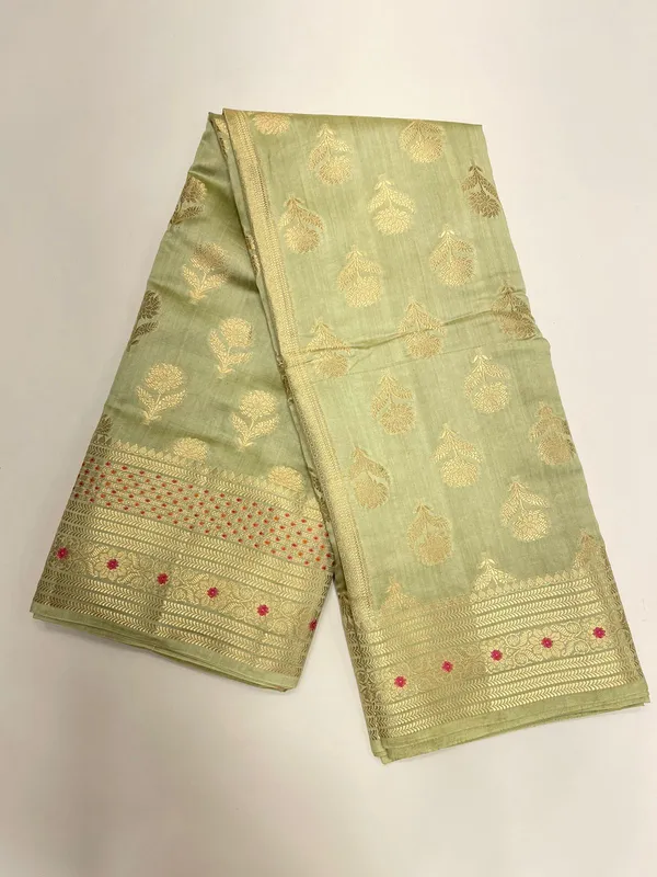 Humairah_Pure_Handwoven_Light_Green_Chiniya_Silk_Gold_Zari_Floral_Booti_with_Minakari_Zari_Border_Banarasi_Saree_with_Light_Green_Blouse_piece