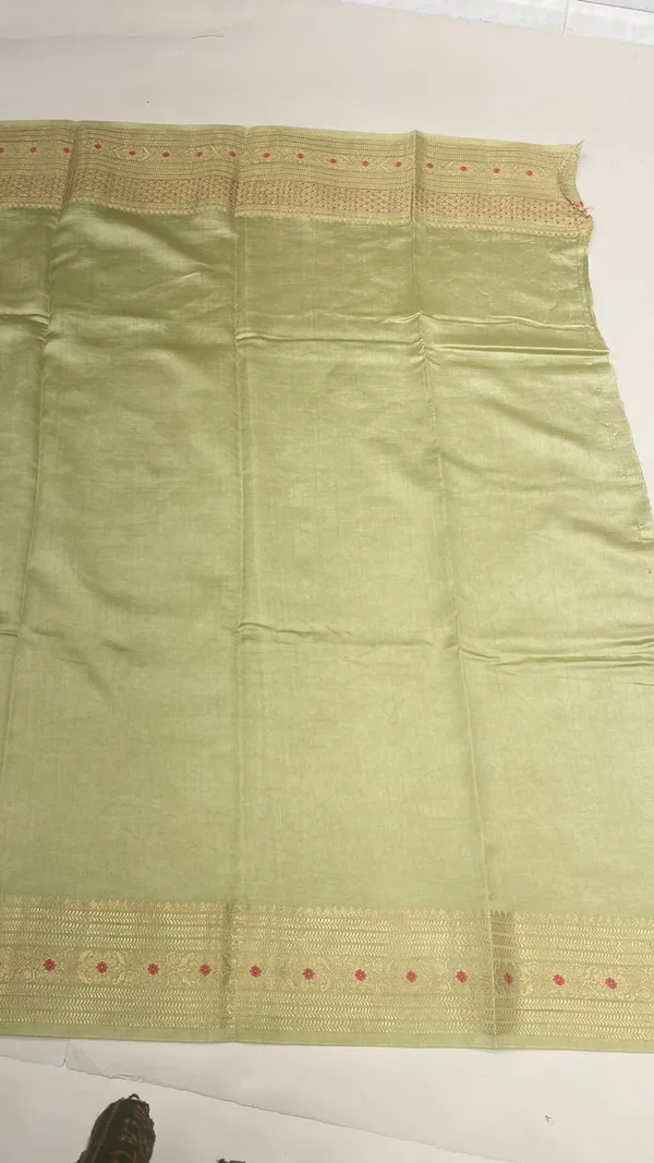 Humairah_Pure_Handwoven_Light_Green_Chiniya_Silk_Gold_Zari_Floral_Booti_with_Minakari_Zari_Border_Banarasi_Saree_with_Light_Green_Blouse_piece