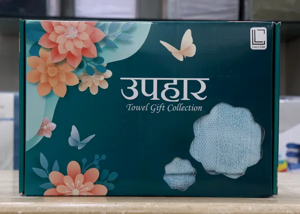 Luxury_Cube_Towel_Set,_100%_Cotton_600_GSM,_3_Piece_Bathroom_Towel_Set_(1_Bath_Towel,_1_Hand_Towel,_1_Face_Towel_),_Face_Cloths,_Home_Gym_Spa_Hotel_Fingertip_Towels_Moments_Gifting_Collection-Sky_Blue