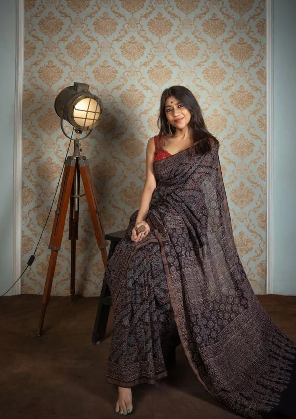 Handicraft_Women's_Ajarakh_Pure_Soft_Cotton_Printed_Saree_With_Zari_Border_And_Blouse_Piece_With_Blouse_Piece