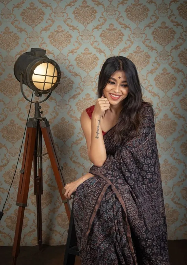 Handicraft_Women's_Ajarakh_Pure_Soft_Cotton_Printed_Saree_With_Zari_Border_And_Blouse_Piece_With_Blouse_Piece