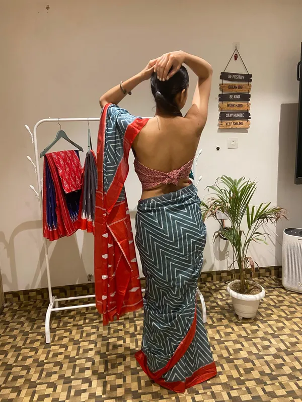 Ikkat_Print_Pure_Soft_Cotton_saree_With_Blouse_Piece