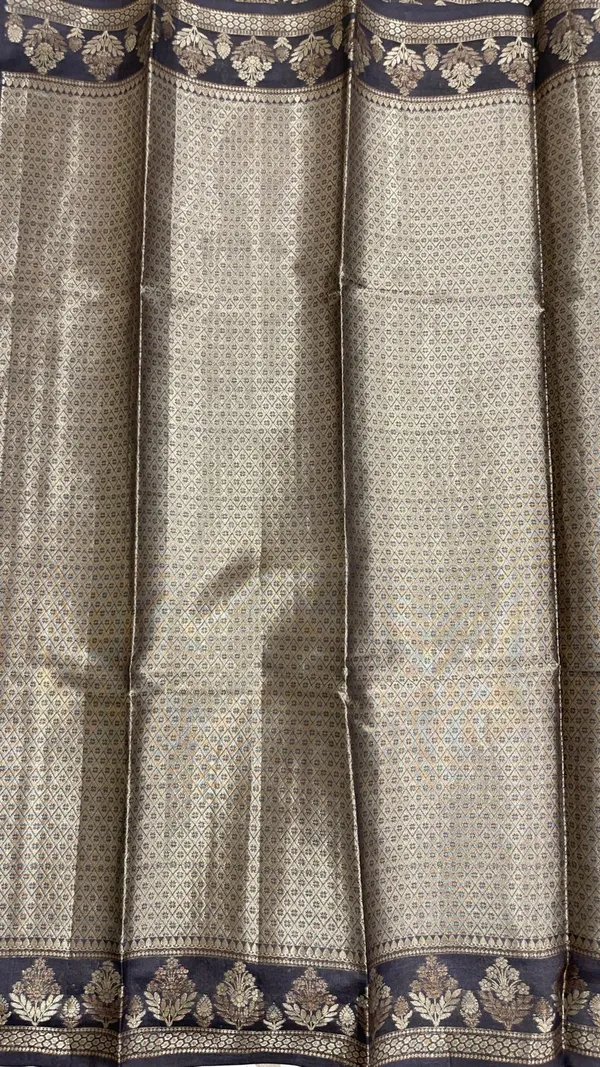 Humairah_Pure_Handwoven_Yellow_Tussar_Silk_Floral_Mina_Zari_Booti_with_Contrast_Black_Mina_Floral_Zari_Border_and_Pallu_with_Black_Blouse