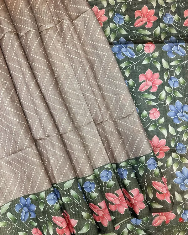 Maryam_Mehendi_Green_&_Cream_–_Zari_Line_Festive_Season_Special_|_Soft_Tussar_Silk_Saree_with_Print,_Zari_Line_Saree_&_Print_Blouse_with_Tassels