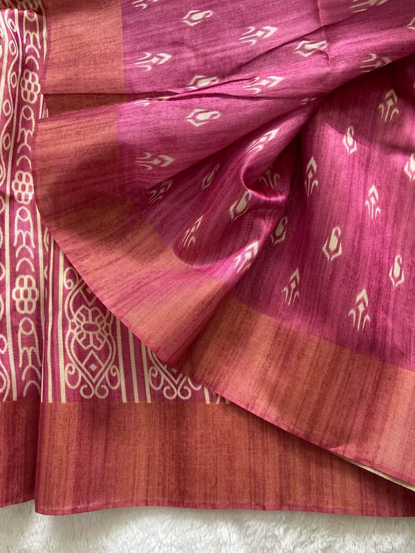 Soft_Tussar_Silk_sarees_with_Beautiful_Print_With_Attractive_Border_And_Contrast_Print_Blouse_With_Tassels