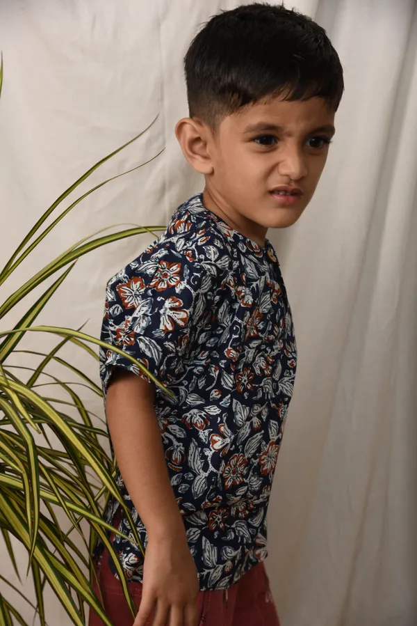 Black_Abstract_Printed_Cotton_Short_Kurta_For_Boys
