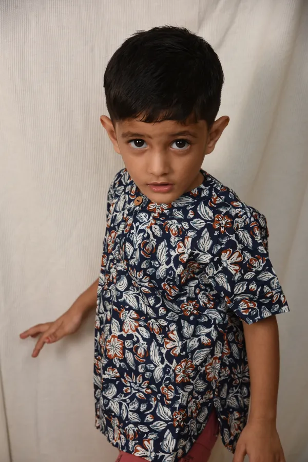 Black_Abstract_Printed_Cotton_Short_Kurta_For_Boys